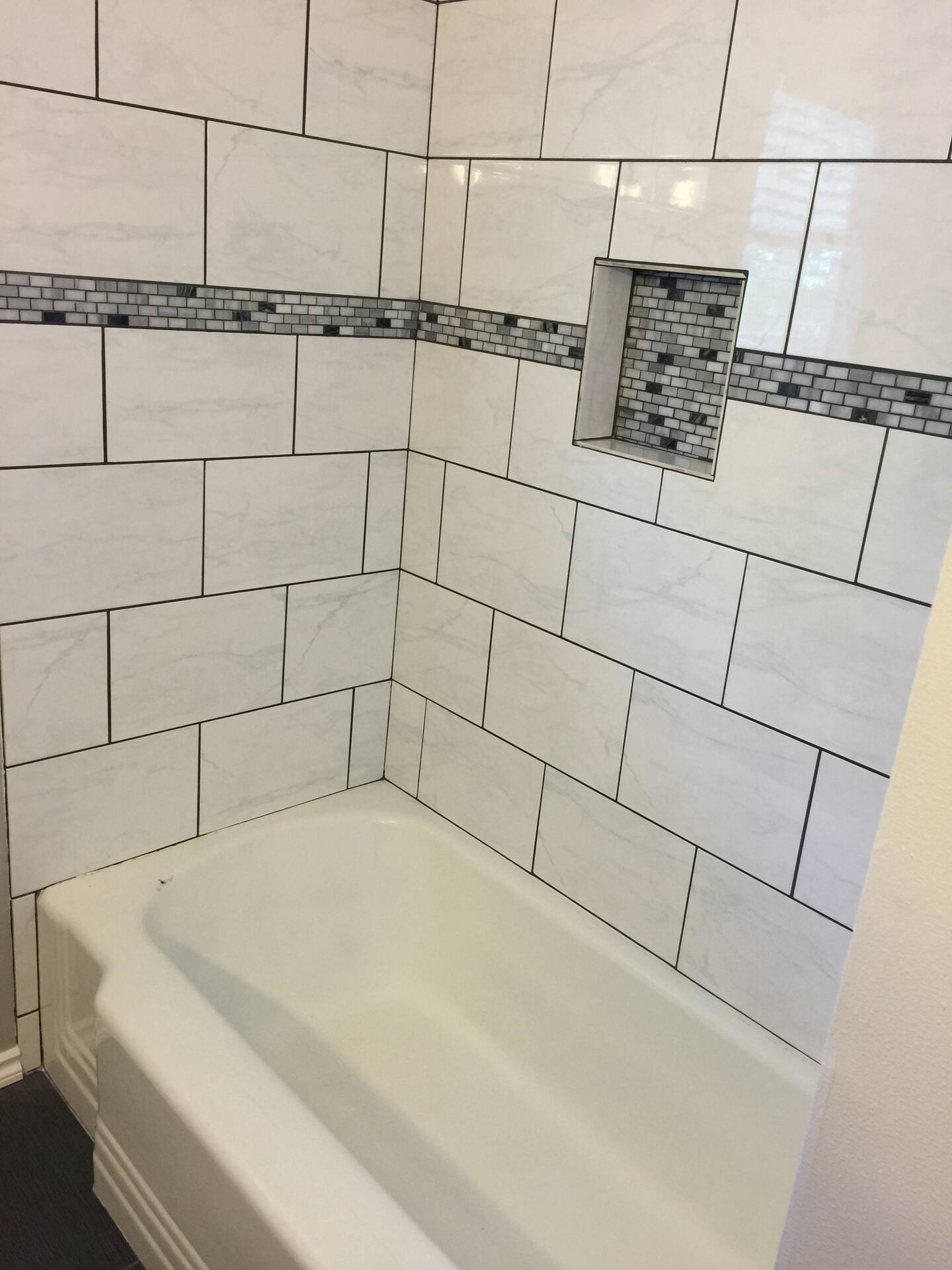 Kennydale Room 5 (Spacious Guest Room w/ TV) — photo 8